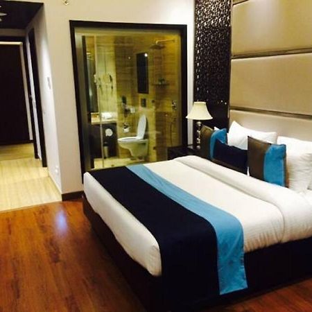 Hotel Delite Grand Faridabad Esterno foto