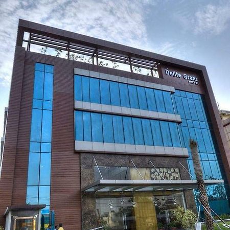 Hotel Delite Grand Faridabad Esterno foto