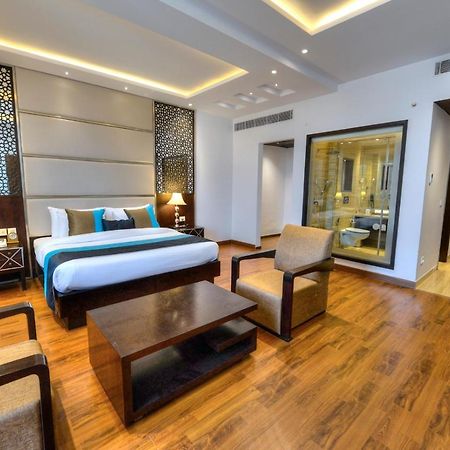 Hotel Delite Grand Faridabad Esterno foto