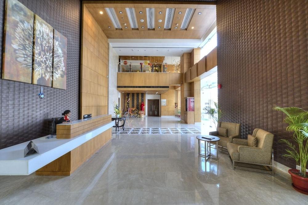 Hotel Delite Grand Faridabad Esterno foto