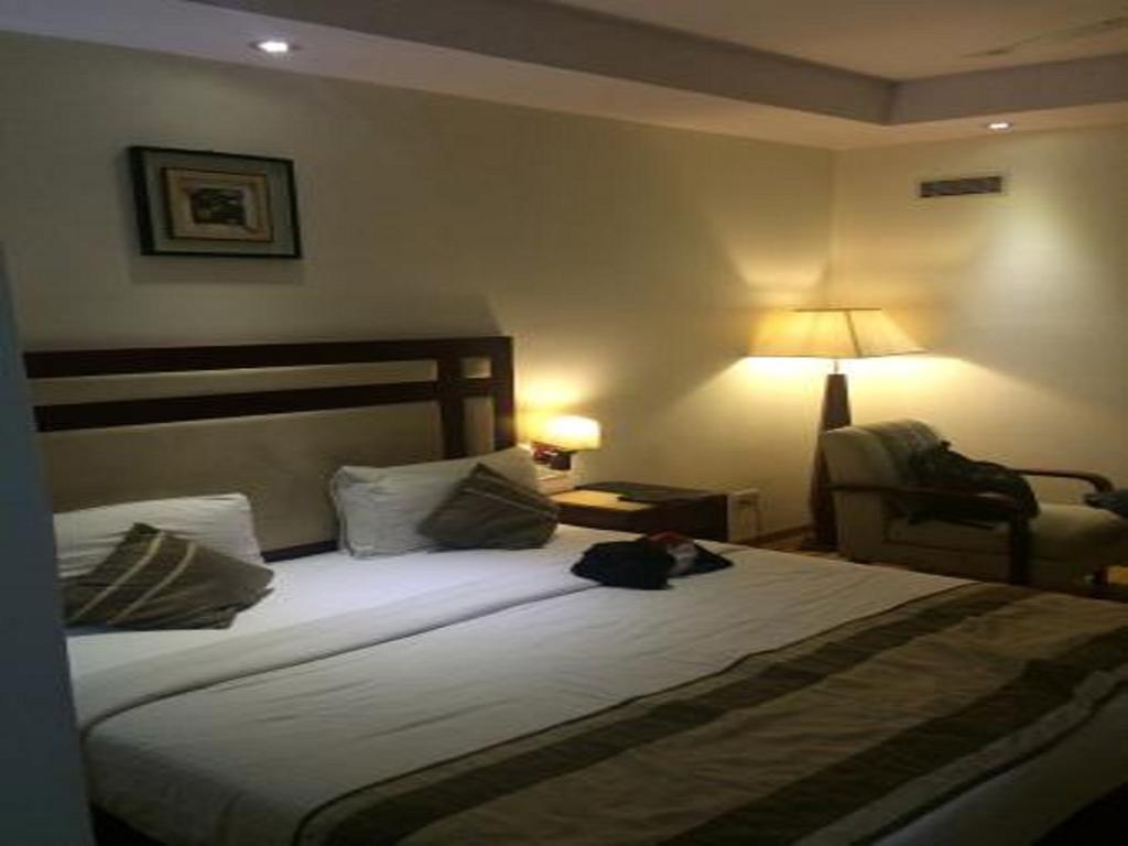 Hotel Delite Grand Faridabad Esterno foto