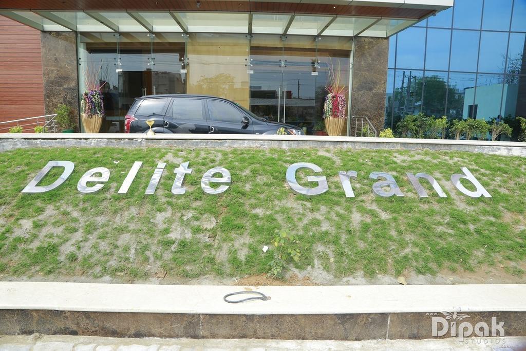 Hotel Delite Grand Faridabad Esterno foto