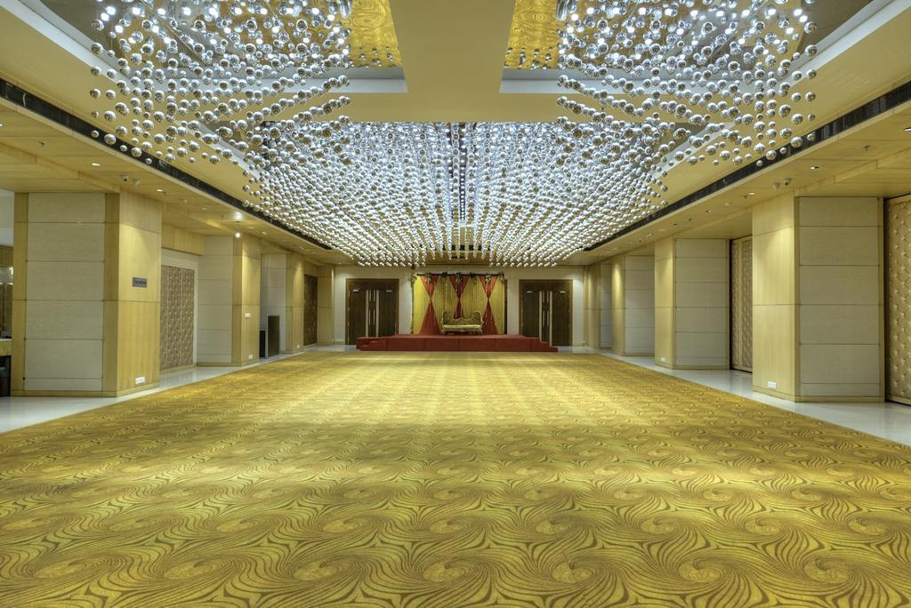 Hotel Delite Grand Faridabad Esterno foto
