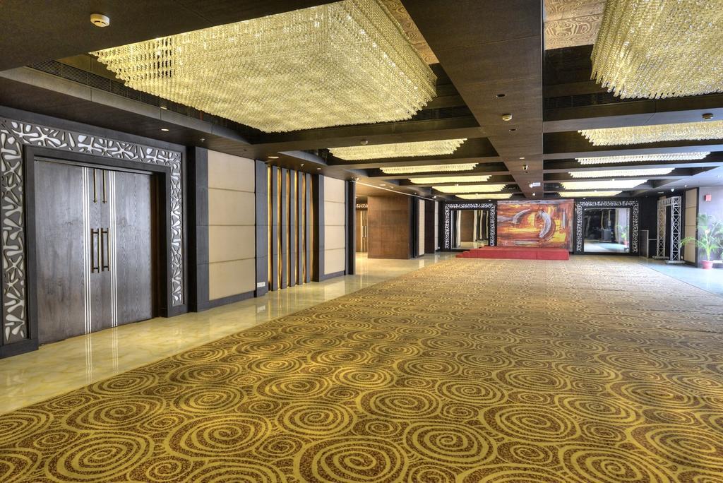 Hotel Delite Grand Faridabad Esterno foto