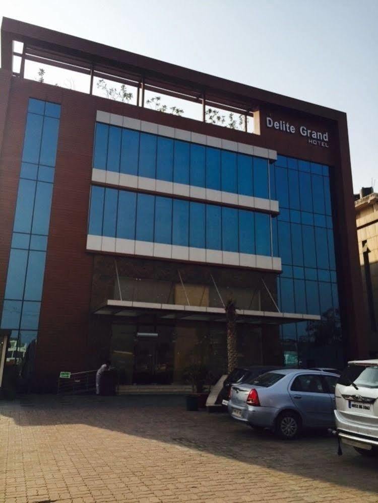 Hotel Delite Grand Faridabad Esterno foto