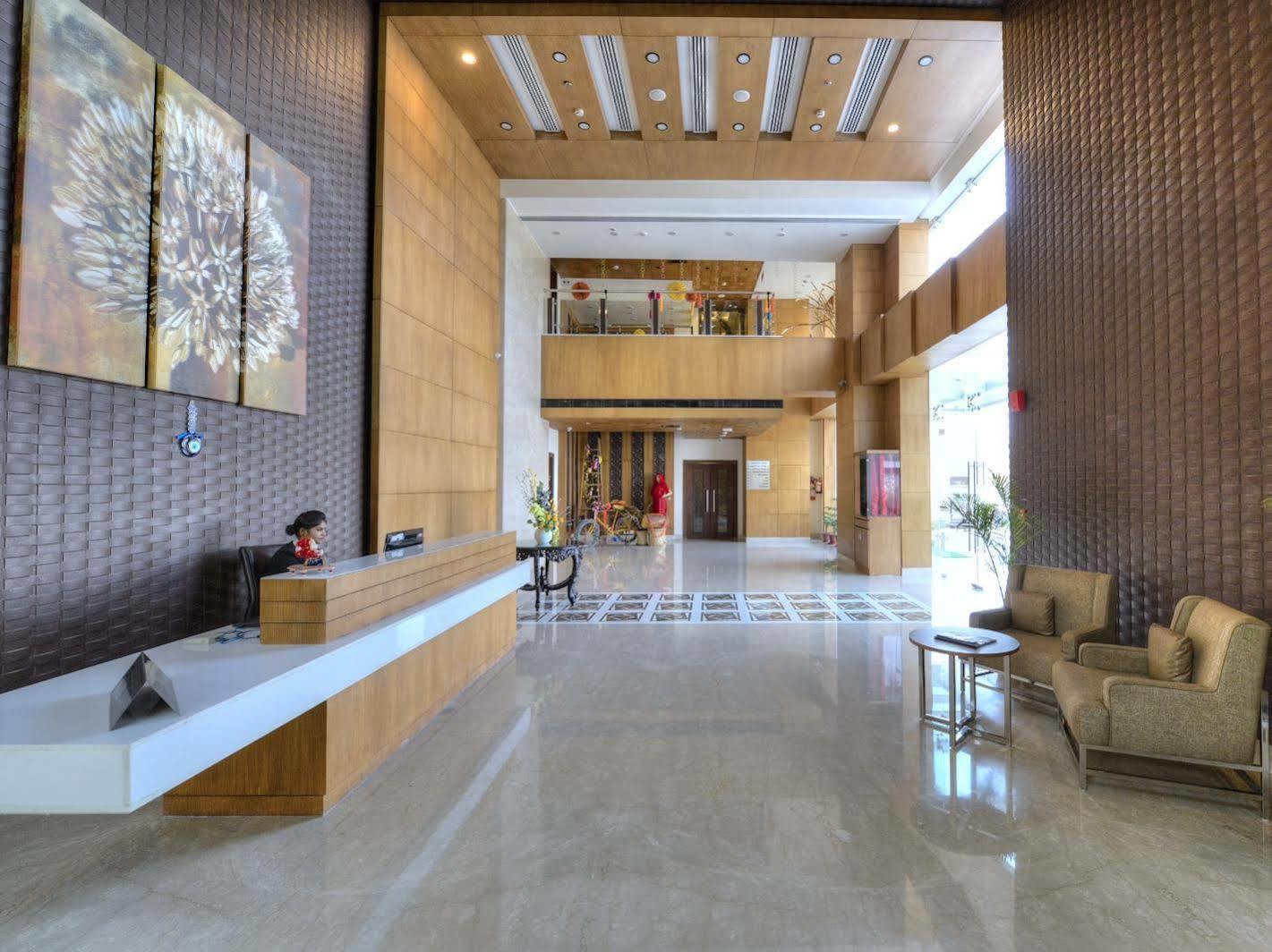 Hotel Delite Grand Faridabad Esterno foto