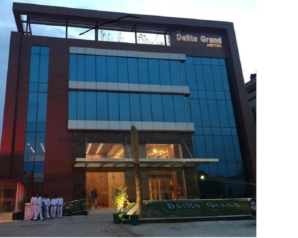 Hotel Delite Grand Faridabad Esterno foto