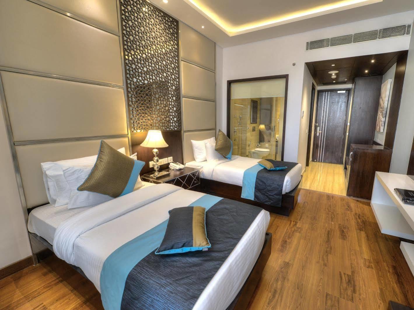 Hotel Delite Grand Faridabad Esterno foto