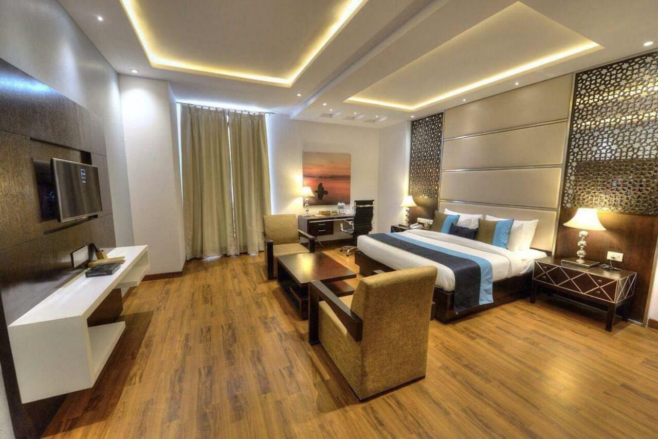Hotel Delite Grand Faridabad Esterno foto