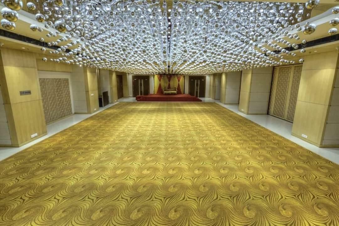 Hotel Delite Grand Faridabad Esterno foto