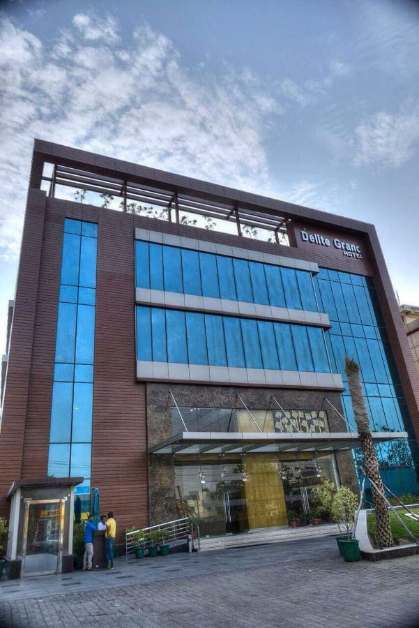 Hotel Delite Grand Faridabad Esterno foto