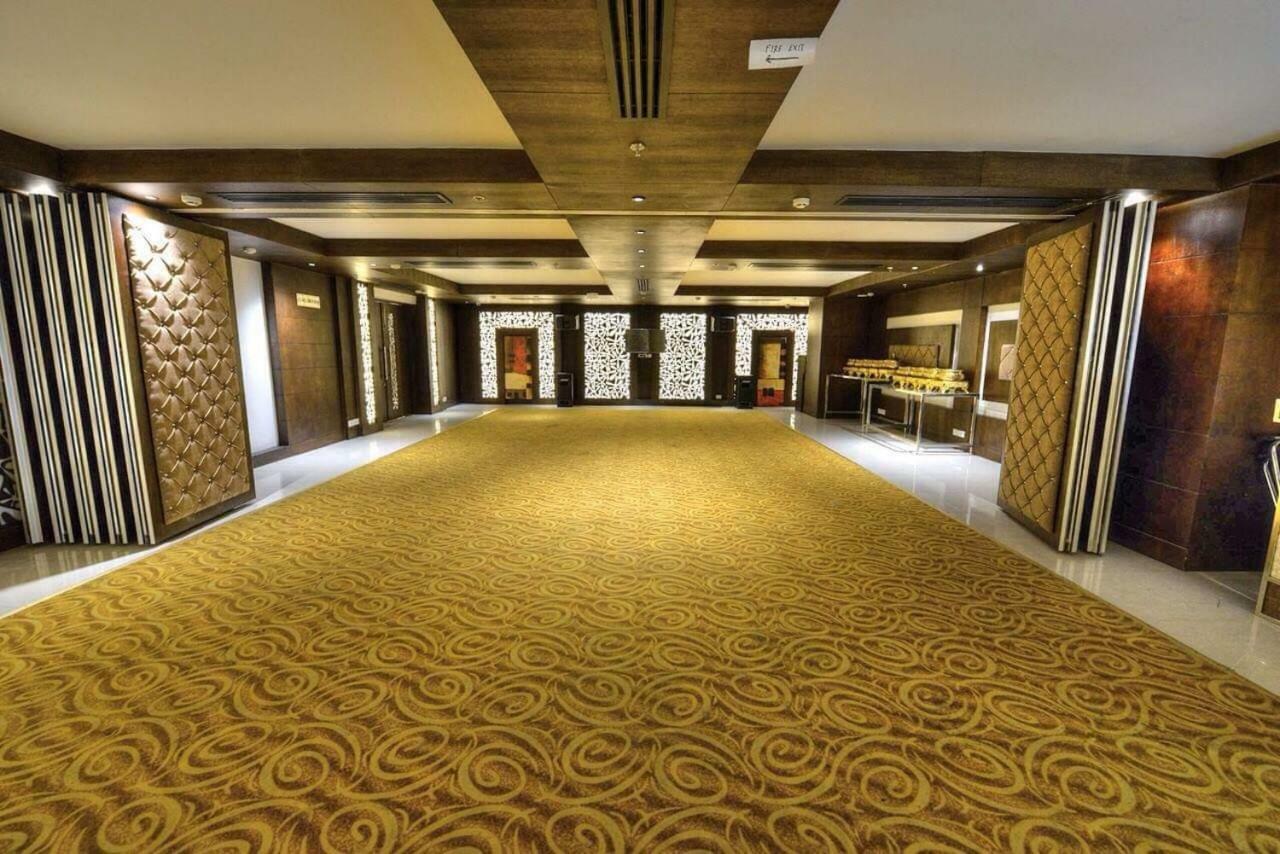 Hotel Delite Grand Faridabad Esterno foto