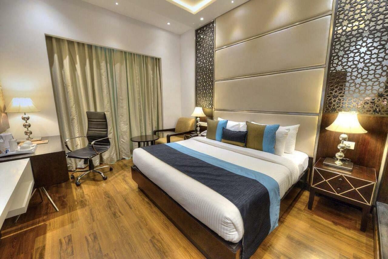 Hotel Delite Grand Faridabad Esterno foto