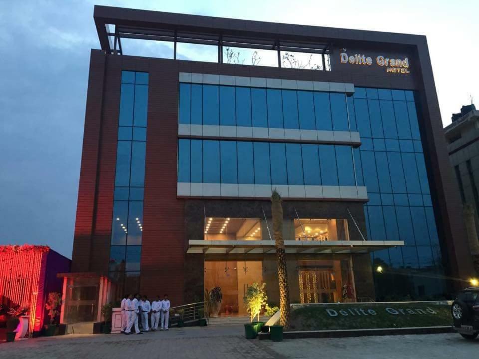 Hotel Delite Grand Faridabad Esterno foto